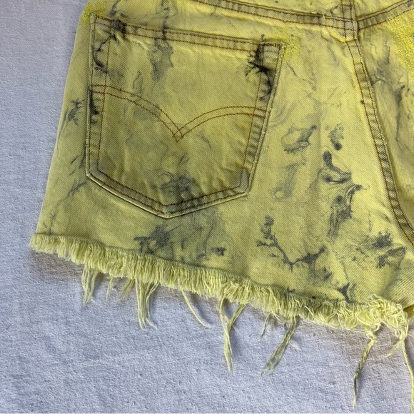 Levi’s Vintage Marble Dyed Yellow Distressed Denim Cutoff Jean Shorts - Picture 9 of 13